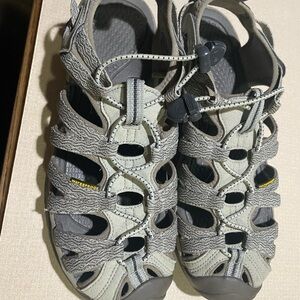 Women’s keen size 9.5 sandals